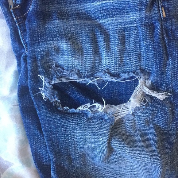 Ripped American Eagle Jeans - Picture 5 of 7